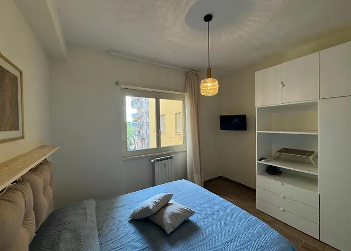 With Balcony In Quiet Apartment *