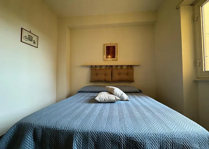 With Balcony In Quiet Apartment *
